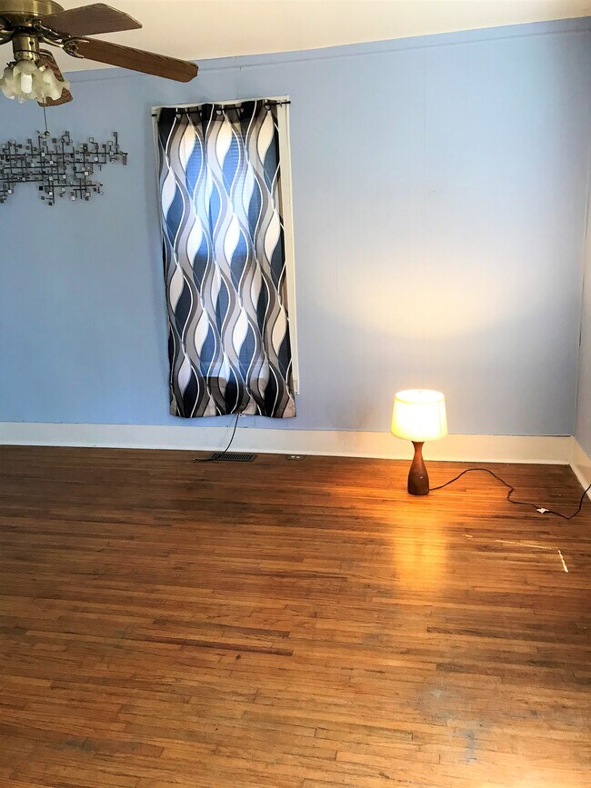 living room - 714 W Carroll St