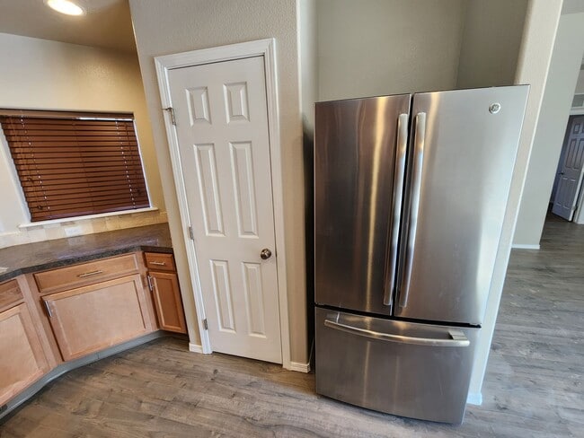 Building Photo - Nice newer 3 bedroom