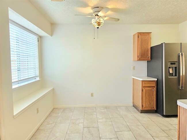 Building Photo - 13814 Dentwood Dr