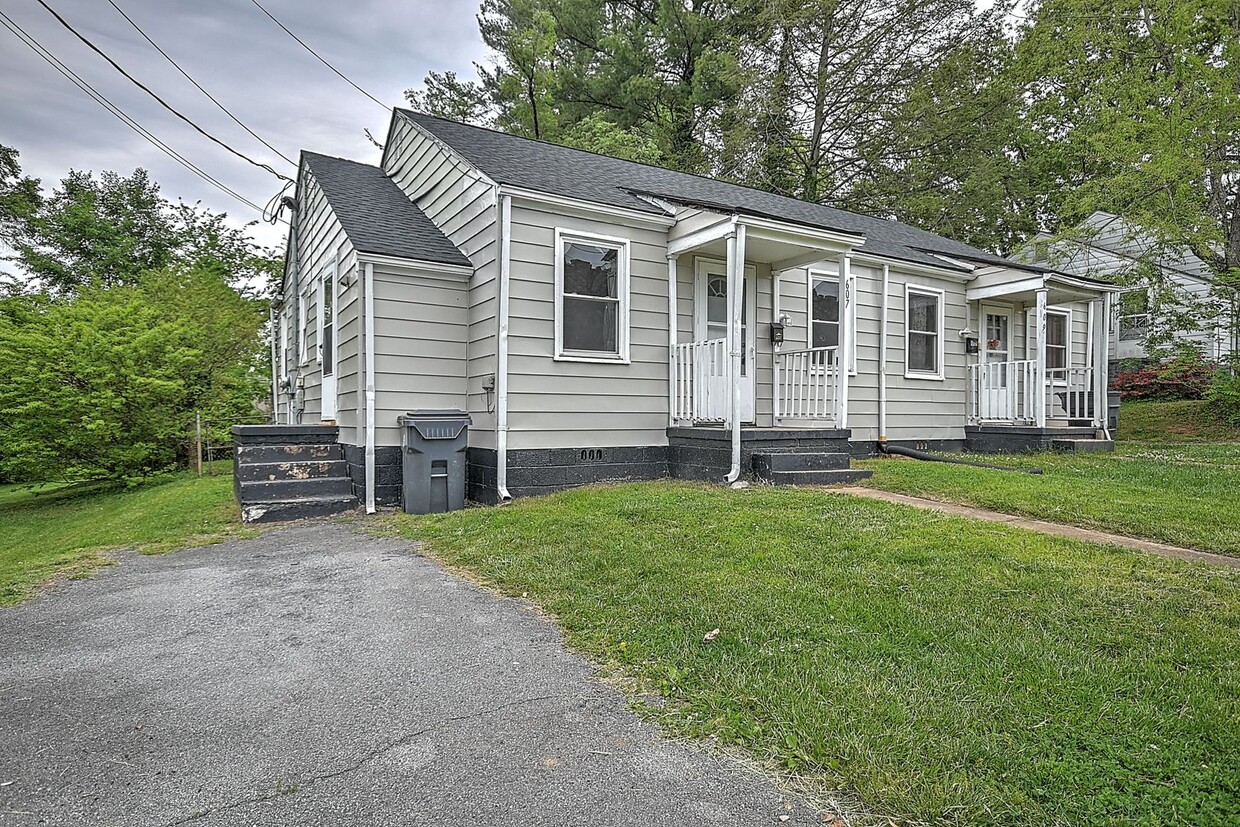 Primary Photo - 607 Weaver Pike