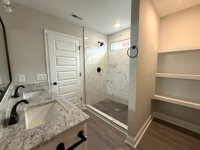 Foto del edificio - New construction home. 3 bedrooms plus a s...