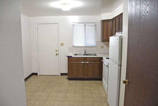 Building Photo - 1127 E 960 S