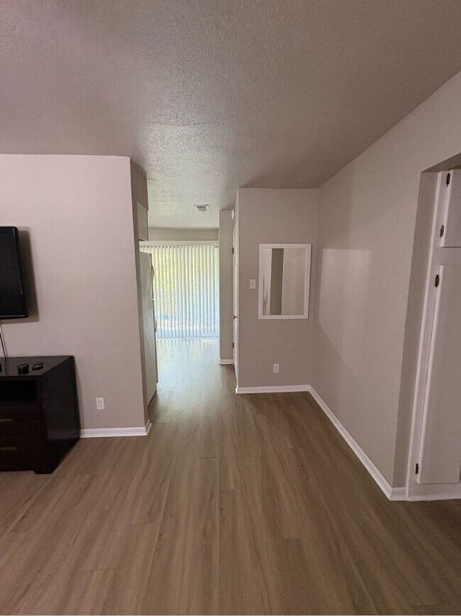 Foto del edificio - 204 W Mockingbird Ln