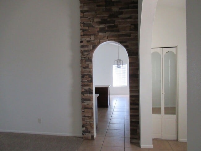 Building Photo - Nice 4 Bedroom + Den Home With Pool In AHWATUKEE!