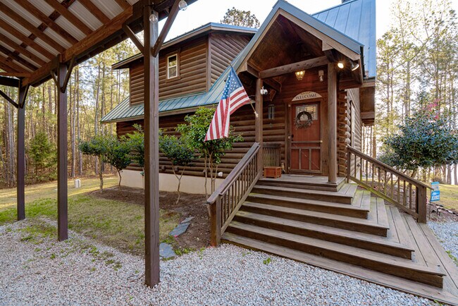 Foto del edificio - Furnished Lake house on Lake Monticello