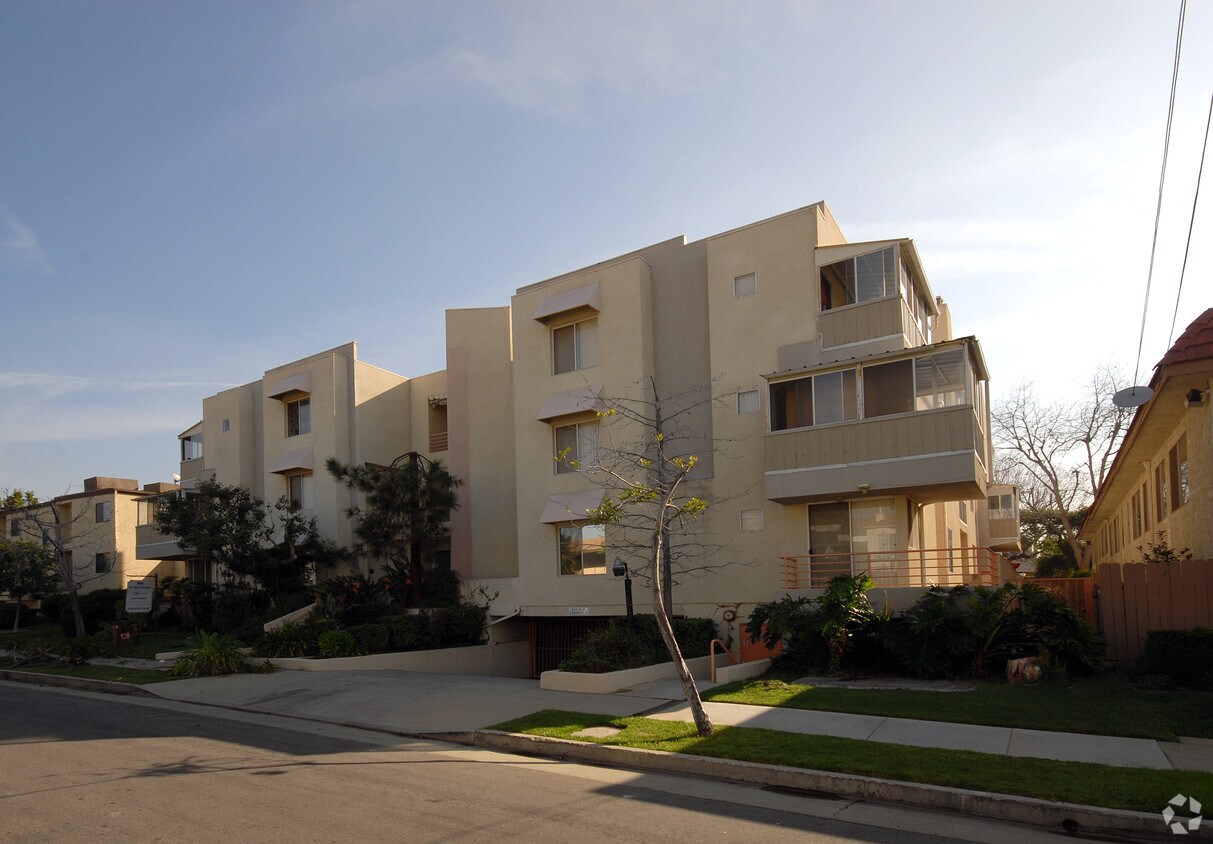 Primary Photo - The Michigan Apartments