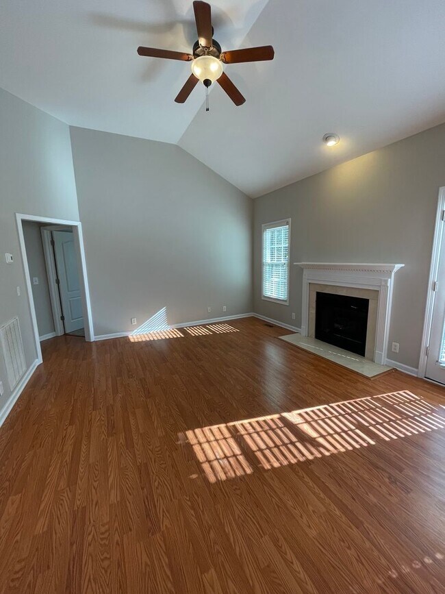 Building Photo - 122 Saddle Creek Cir