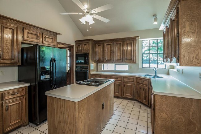 Building Photo - 5631 Spring Lodge Dr