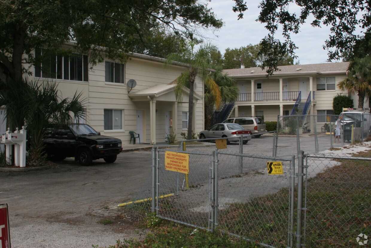 Primary Photo - 1460 E Bay Dr