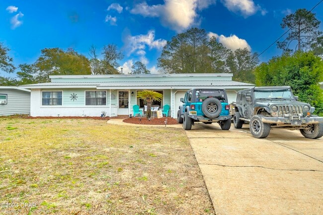Building Photo - 208 Carolyn Ave