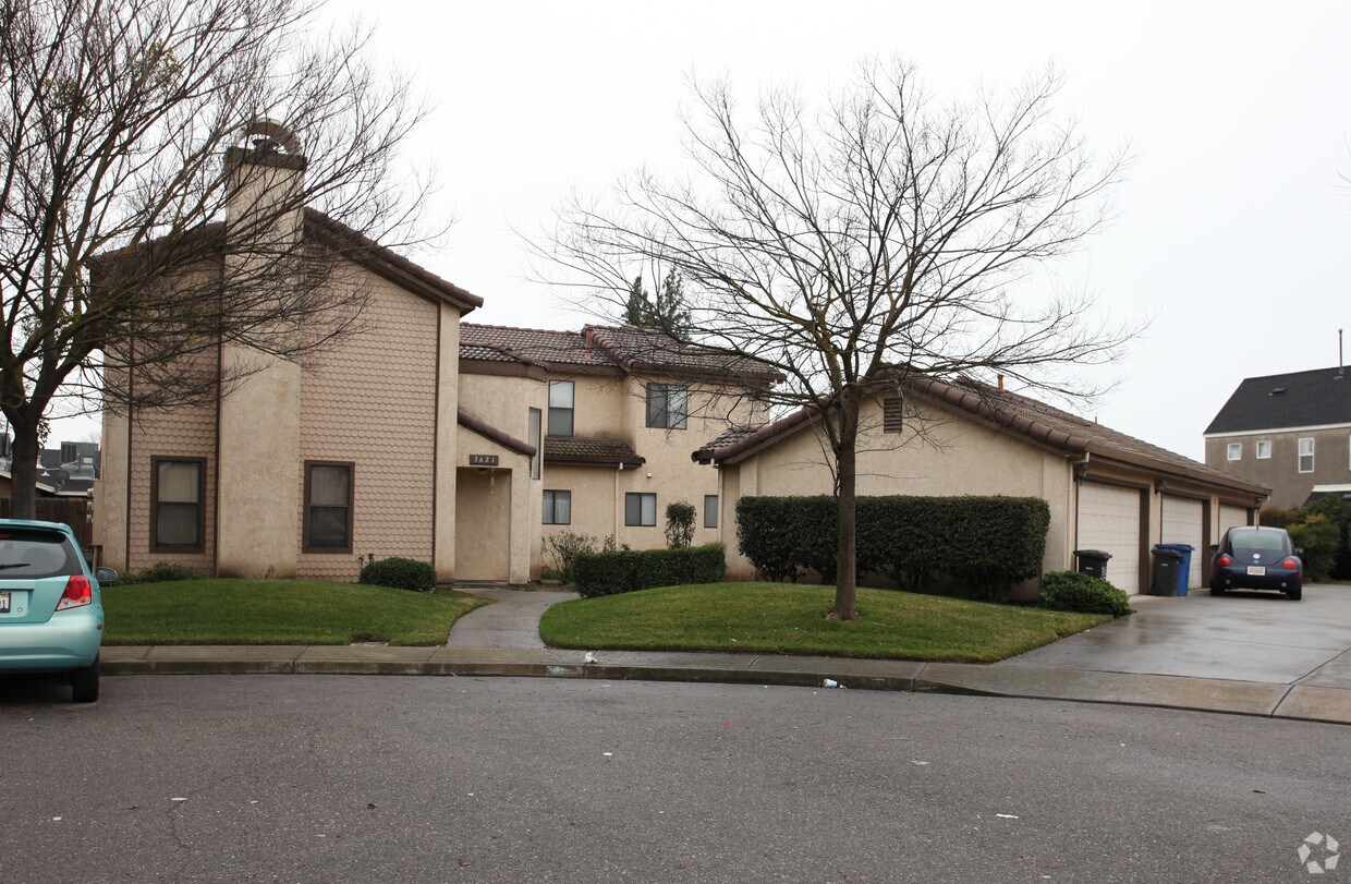 Building Photo - 3621-3625 La Mancha Pl