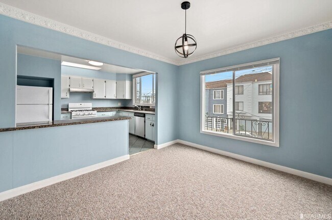 Building Photo - 1395 34th Ave