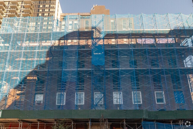 Building close-in view - 285 Schermerhorn St