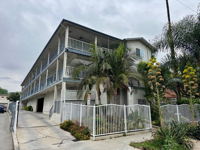 Building Photo - 3325 Andrita St