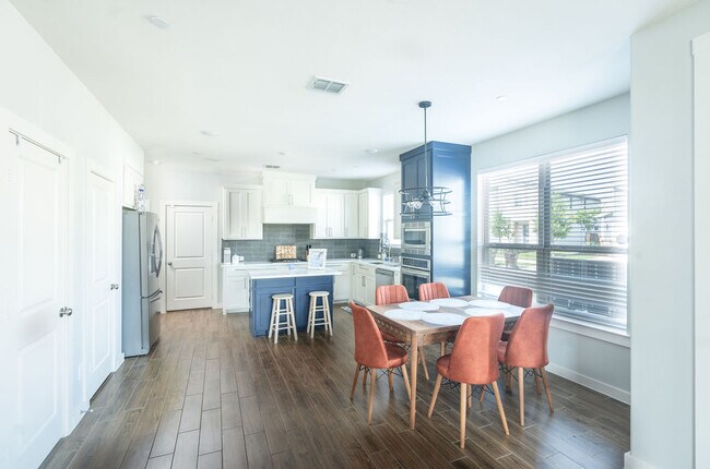 Building Photo - 1401 Alberti Ave