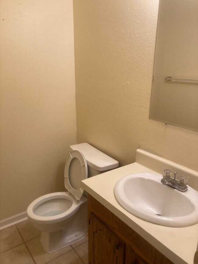 Building Photo - 33 Rushwood Dr