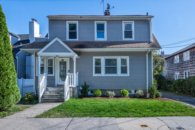 Front - 222 Washington St