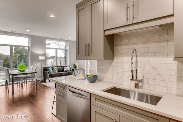 Building Photo - 1 br, 1 bath Apartment - 2217 W Madison St