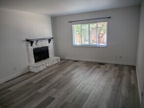 Building Photo - 1445 N Amiron Way
