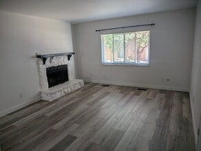 Building Photo - 1445 N Amiron Way