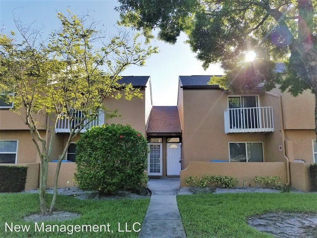 Building Photo - 1805 Clearbrooke Dr