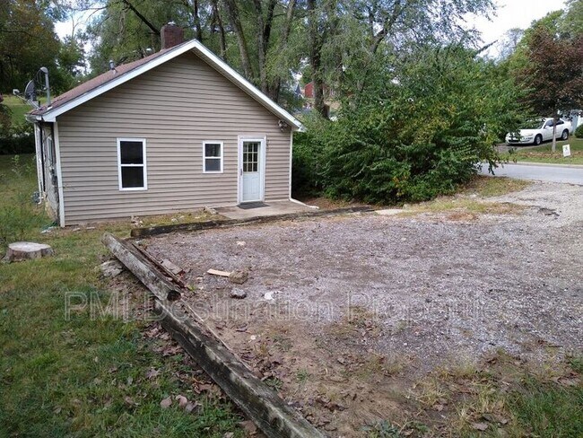 Building Photo - 2801 S 28th St