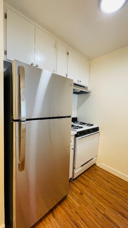 Foto del edificio - 7044 Hawthorn Ave