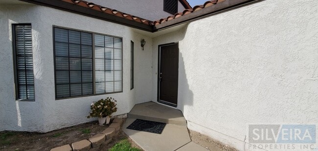 Building Photo - Gated Community 3 Bedroom 2 Bath in Preisker Gardens!