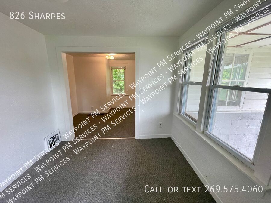 Foto del edificio - 826 Sharpes-