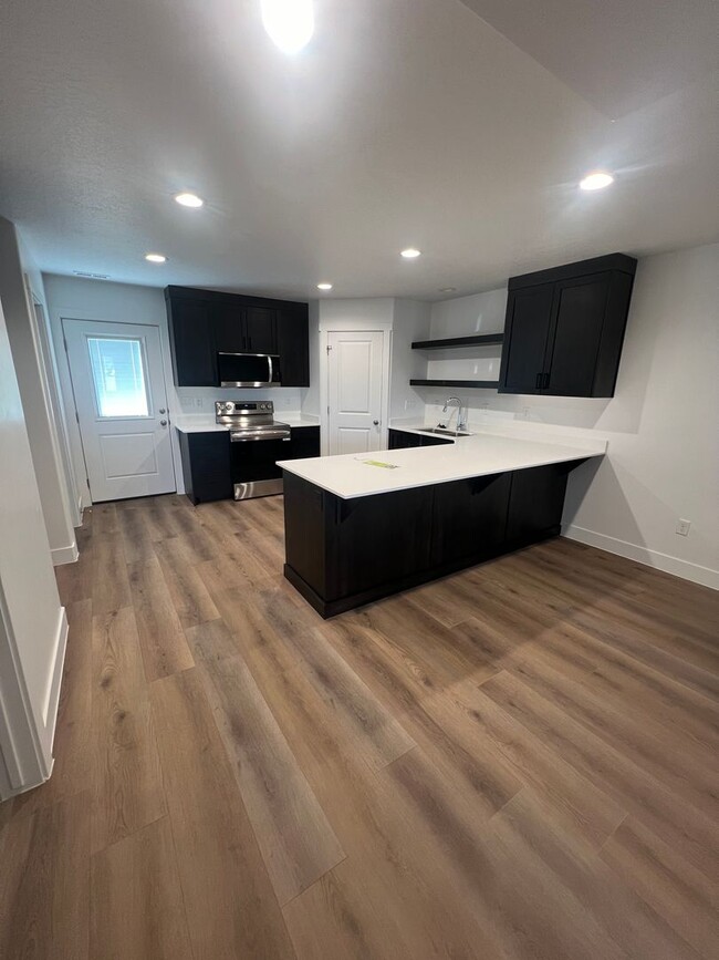 Building Photo - Brand new townhome in Cedar City!