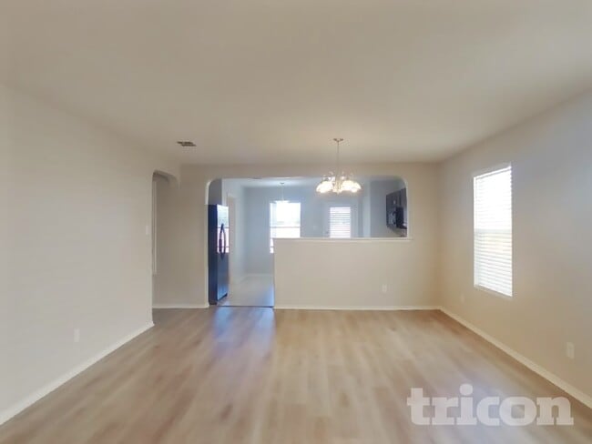 Foto del edificio - 8615 Silver Willow