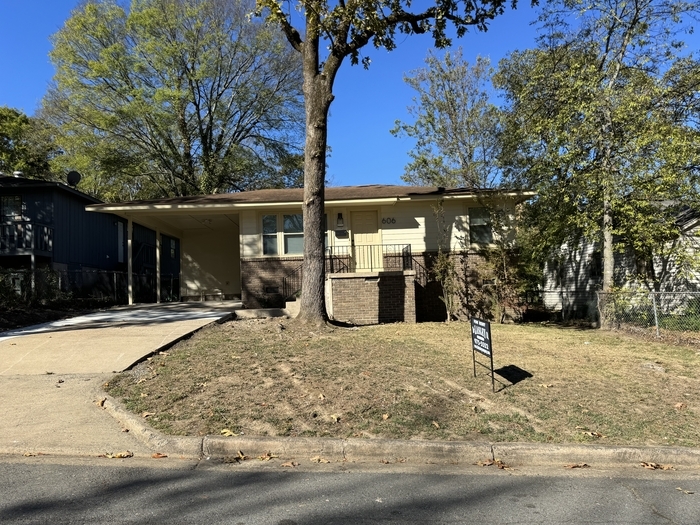 Primary Photo - Updated 3 bedroom 1 bath home near UAMS