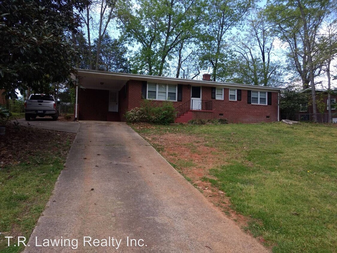 Primary Photo - 3 br, 2 bath House - 828 E Main Street