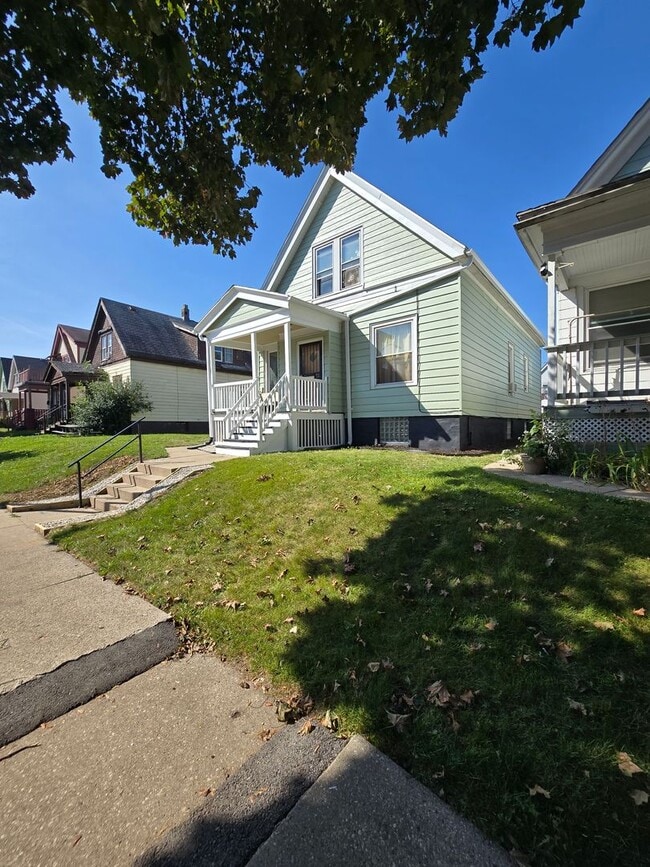 Building Photo - 3211 N 15th St