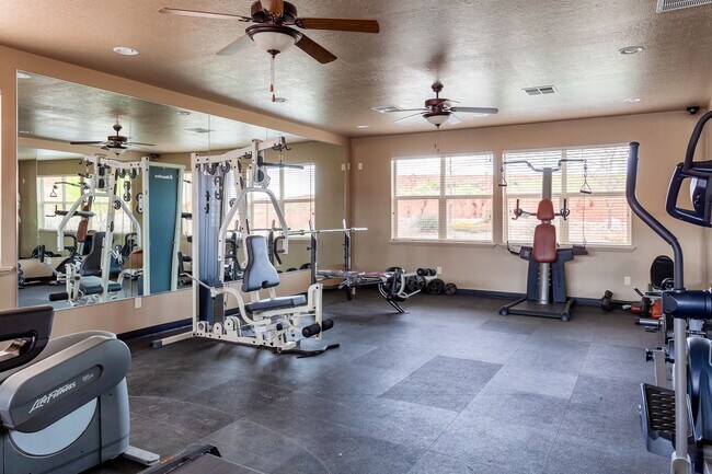 Building Photo - 3 level Townhome With a Large basement!