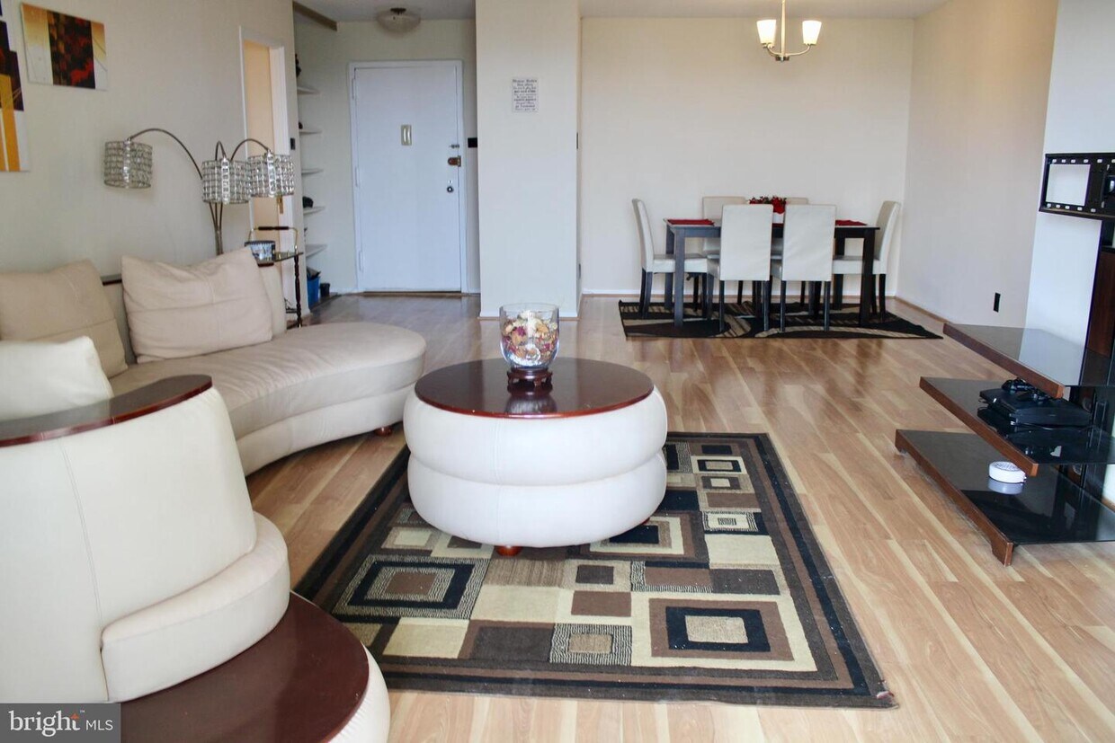 307 Yoakum Pkwy Unit 1517, Alexandria, VA 22304 Room for Rent in