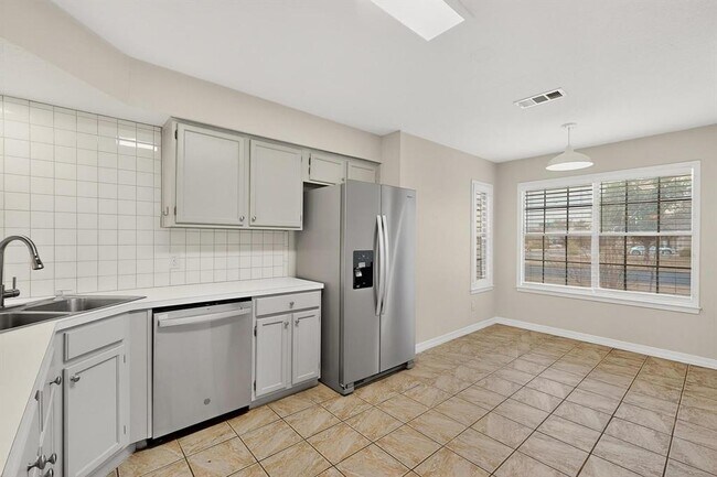 Foto del edificio - 5300 Honey Dew Terrace