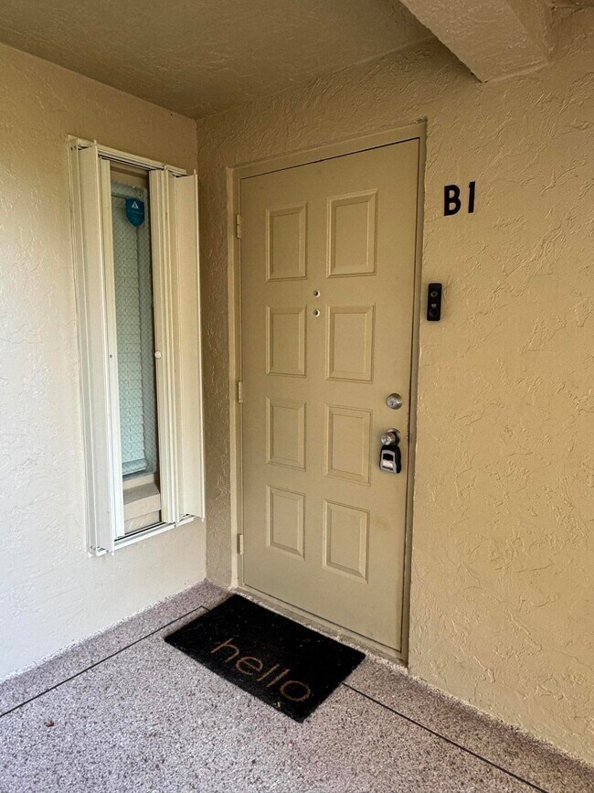 Building Photo - 724 Sunny Pine Way