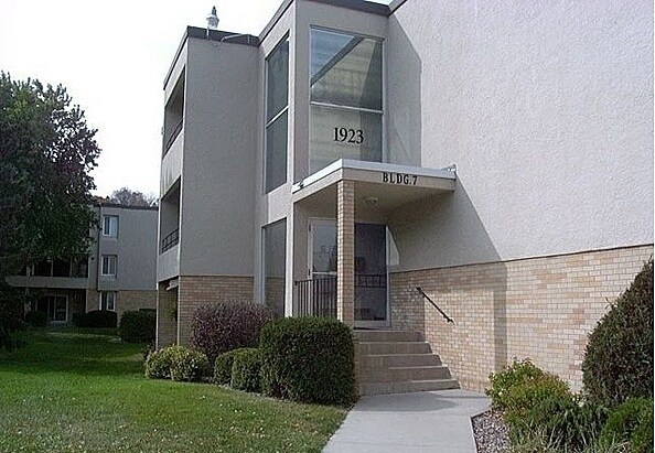 Fachada del edificio - 1923 Viking Dr NW