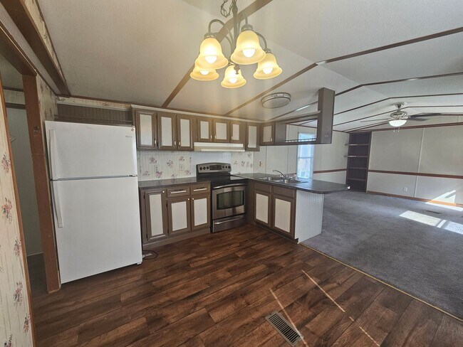 Foto del edificio - New Lisiting!!