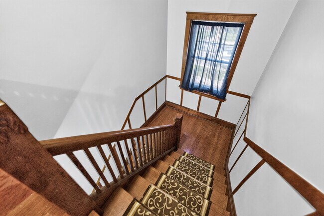 Building Photo - 7440 S Paxton Ave