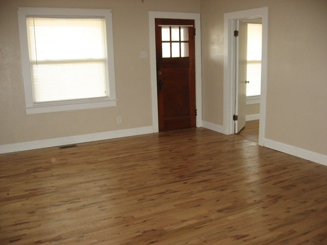 Living Room - 604 W 3rd Ave