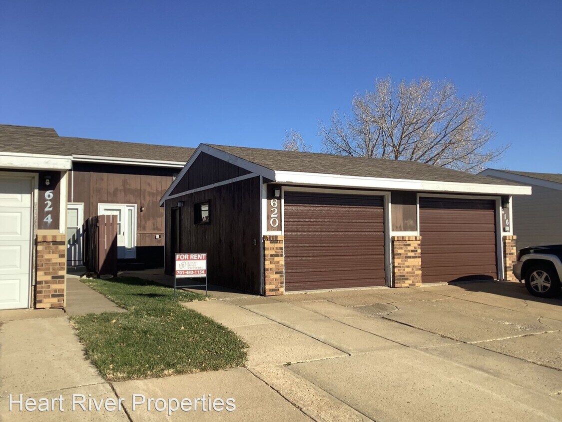 2 br, 1.5 bath House 620 29th St W House Rental in Dickinson, ND