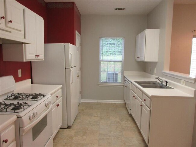 Building Photo - 904 Tree Creek Blvd