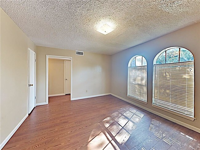 Building Photo - 2923 Las Vegas Trail