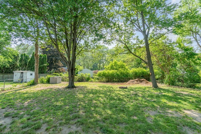 Building Photo - 2- Bedroom Single family home Only $1250/M...