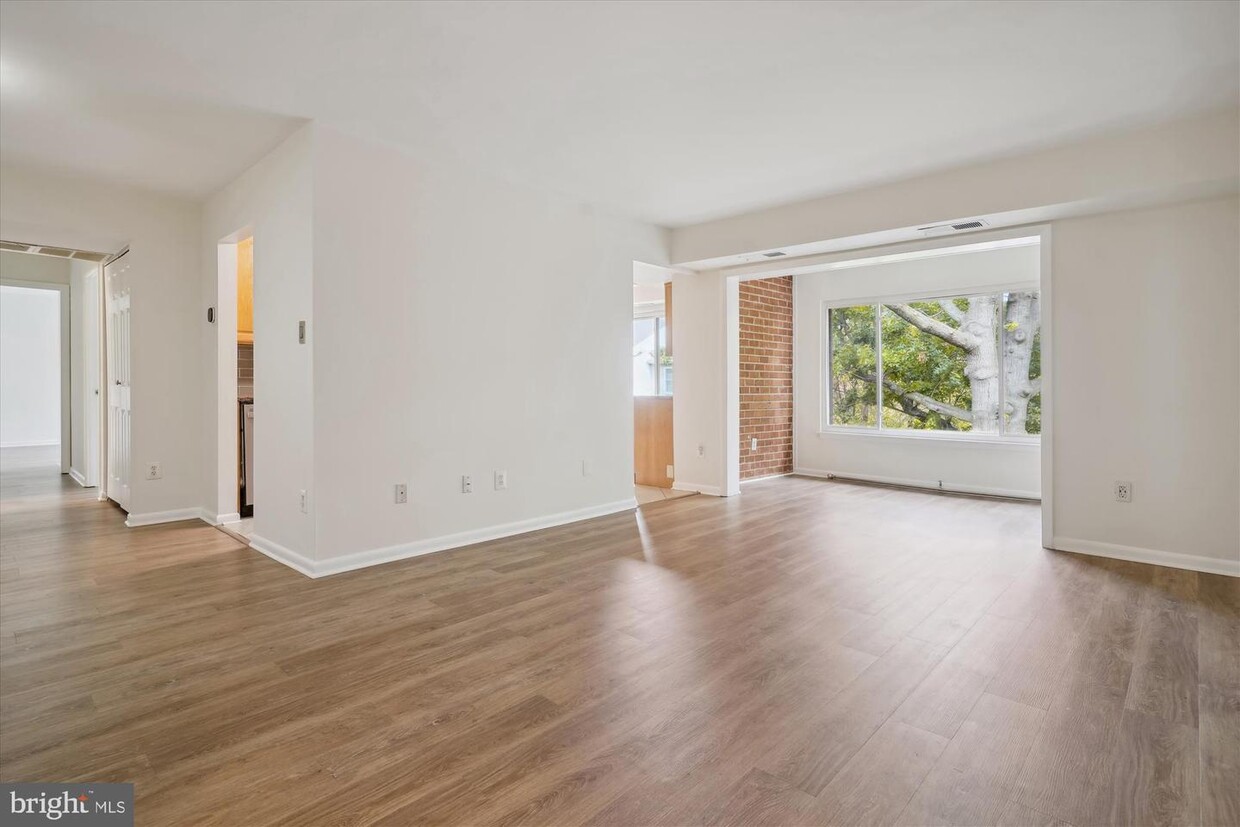 10200 Bushman Dr Unit 121, Oakton, VA 22124 Room for Rent in Oakton