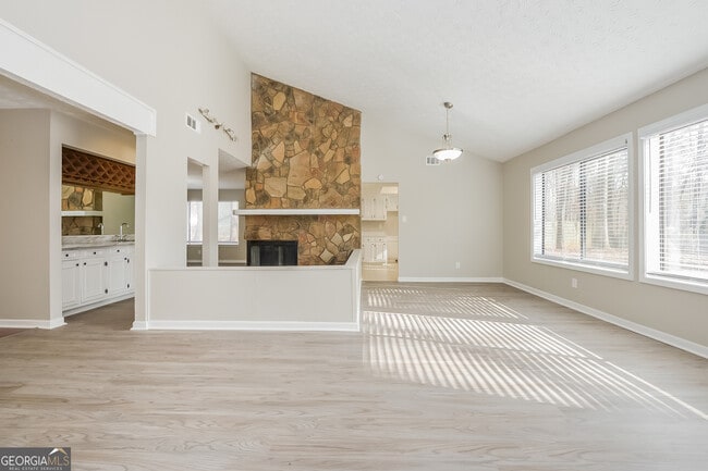 Foto del edificio - 749 Post Rd Ln