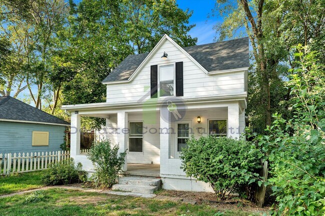 Foto del edificio - SHORT TERM LEASE!!! Beautiful Remodeled 3 Bedroom- West Side!