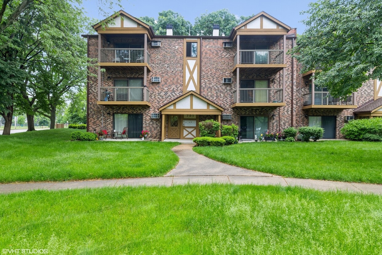 751 S Dwyer Ave Unit F, Arlington Heights, IL 60005 Condo for Rent in